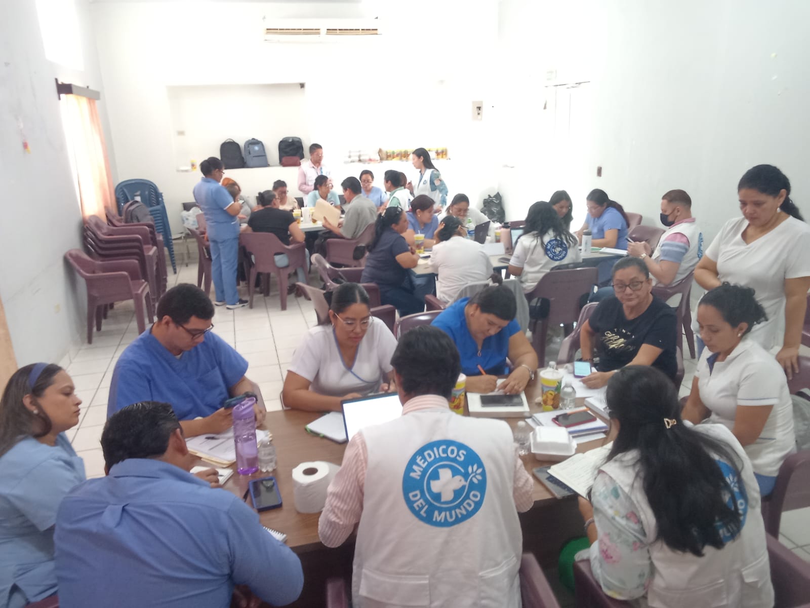 Reunión en en Comayagua para la coordinación y análisis de coberturas de vacunación con la SESAL para identificar brechas de inmunización, priorizar territorios con bajas coberturas. Reunión en en Comayagua para la coordinación y análisis de coberturas de vacunación con la SESAL para identificar brechas de inmunización, priorizar territorios con bajas coberturas.