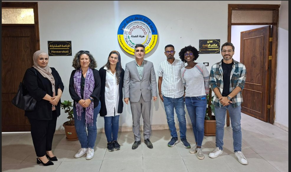 Silvia Garriga (referente de salud) y Amparo Villasmil (referente de salud mental), junto al equipo de Siria, en una reunión con autoridades locales. Silvia Garriga (referente de salud) y Amparo Villasmil (referente de salud mental), junto al equipo de Siria, en una reunión con autoridades locales.